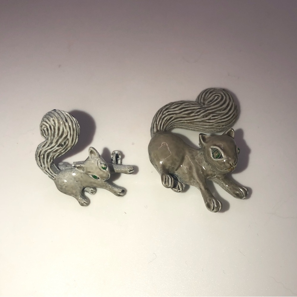 Vtg Gerry’s Grey Enamel Mom & Baby Squirrel Brooches 1.1” & .5”